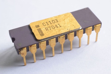 Con chip dau tien duoc Intel lam ra hinh anh