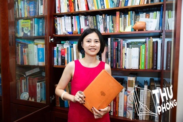 Khong gian doc cua gia dinh ba doi me sach hinh anh