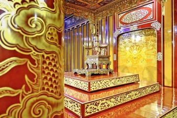Chiếc ngai vàng ở điện Thái Hòa có giá trị lịch sử như thế nào?