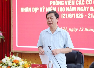 Ngày càng có nhiều người đọc sách lý luận chính trị
