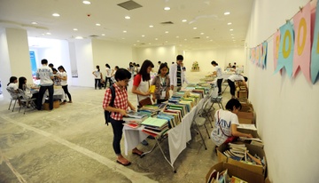 Tre em vung cao duoc ung ho hon 11.000 cuon sach hinh anh