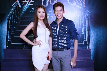 Minh Thu, Cam Lynh an van doi lap di xem phim kinh di hinh anh