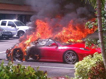 Hinh anh sieu xe Ferrari F430 tu boc chay du doi hinh anh