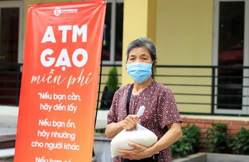 Tang gao cho nguoi dan kho khan trong mua dich hinh anh