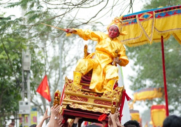 Le ruoc vua, chua nghieng nga o Ha Noi hinh anh