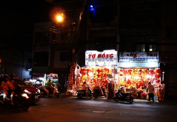 Giao thua, nam het, Tet den o cho Ong Ta hinh anh