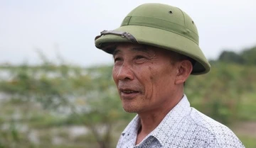 Doi dien 'ngu phu bi an' cuu 3 tre duoi nuoc roi lang le roi di hinh anh