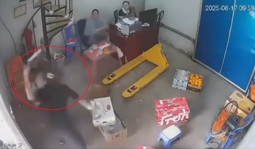 Tạm giữ đối tượng cầm dao xông vào nhà chém liên tiếp 3 người