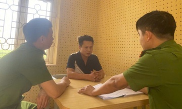 Bắt 2 đối tượng đe dọa, yêu cầu CSGT chuyển tiền để rút đơn