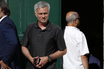 Mourinho rau ri trong dam tang cha hinh anh