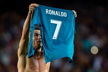 2 phut 'dien ro' cua Ronaldo nhan chim Barca ngay tai Nou Camp hinh anh