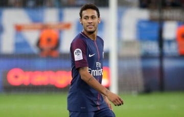 Bao ve san dung khien chan de Neymar thuc hien phat goc hinh anh