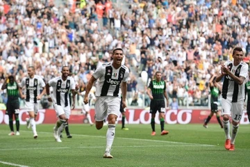 Juventus vs Valencia: Cho Ronaldo dap tra ‘chien thu’ cua Messi hinh anh