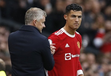 Phan ung trai nguoc cua Ronaldo va HLV Solskjaer sau tran hoa Everton hinh anh