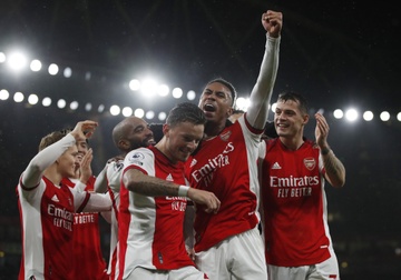 Arsenal ap sat top 4 sau tran thang 3-0 hinh anh