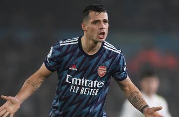 Cau thu Arsenal bi nghi dan xep tran dau tai Premier League hinh anh