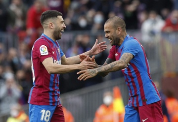 Barca vao top 4 sau tran thang Atletico Madrid hinh anh