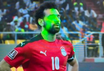 Salah bi chieu laser truoc khi da hong phat den hinh anh