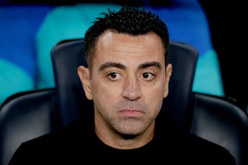 Phan ung cua HLV Xavi khi Barca gap Man United hinh anh