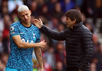 HLV Conte: 'Toi chi thay 11 cau thu ich ky chay tren san' hinh anh