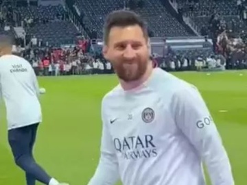 Phan ung cua Messi khi duoc goi la nha vo dich the gioi hinh anh