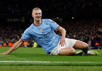 Man City doi lai ngoi dau tu tay Arsenal hinh anh