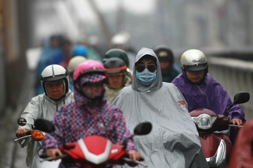 Thoi tiet nom am: Nguyen nhan gay ra nhieu benh duong ho hap hinh anh
