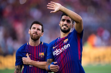 Suarez ve que Messi don Giang sinh hinh anh