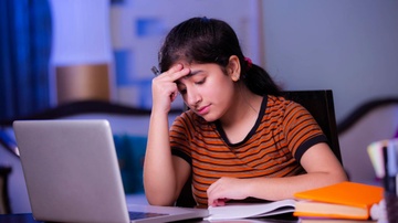 Nhung mat trai cua hoc online keo dai hinh anh
