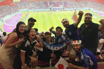 Sinh vien Viet o Qatar lam them mua World Cup hinh anh