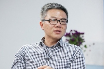 GS Ngo Bao Chau bat ngo nhan tin trung tuyen mot truong cao dang hinh anh