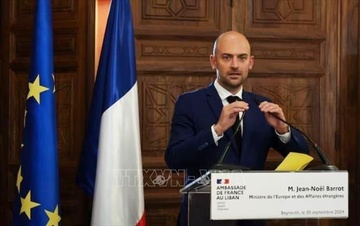 Pháp trục xuất nhân viên ngoại giao của Algeria