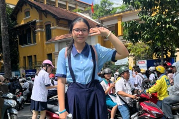 Thu khoa lop 10 TP.HCM tung ham choi, me Toan nho cach day cua thay hinh anh
