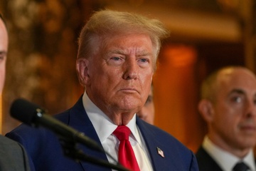 Bang hoang vi bi ong Trump 'giam' 7 ty USD ho tro hoc he hinh anh