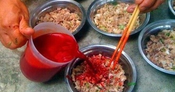 Hé lộ quán bán tiết canh, lòng lợn làm 2 người không qua khỏi