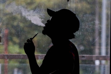Quốc gia đòi phạt tù giáo viên nếu hút thuốc lá điện tử ở trường