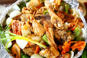 Lau kho Nhat va 3 mon lau la vi khong the bo qua o Da Lat hinh anh