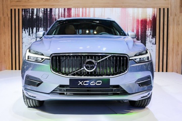 Can canh Volvo XC-60 gia 2,45 ty dong tai VIMS 2017 hinh anh