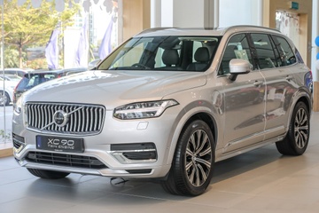 Volvo XC90 doi 2021 duoc ra mat tai Malaysia, gia tu 86.570 USD hinh anh