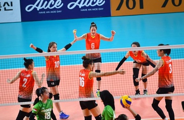 Thanh Thuy toa sang, bong chuyen nu VN thang chu nha Indonesia o ASIAD hinh anh