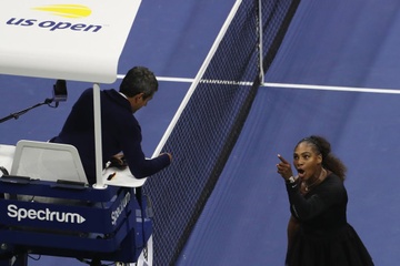 Serena Williams nhan an phat nang sau khi goi trong tai la ke trom hinh anh