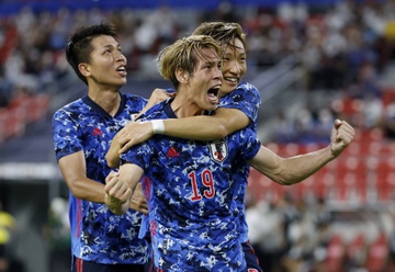 Thang Han Quoc 3-0, Nhat Ban vo dich Cup Dong A hinh anh