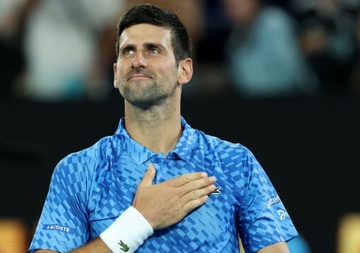 Djokovic vuot chan thuong vao vong 4 Australian Open hinh anh