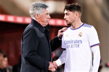 Valverde giup Ancelotti khoi canh that nghiep hinh anh