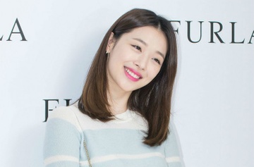Noi loan di qua gioi han, Sulli dang danh mat chinh minh? hinh anh