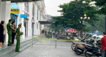 Mot nguoi tu vong do roi tu tang cao cua chung cu o Ha Noi hinh anh