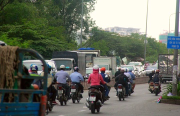 Cam xe tai vao noi thanh Sai Gon theo khung gio tu 1/8 hinh anh