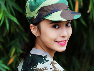 Hot girl Tan Cuong 10X moi noi, duoc khen giong Dich Le Nhiet Ba hinh anh
