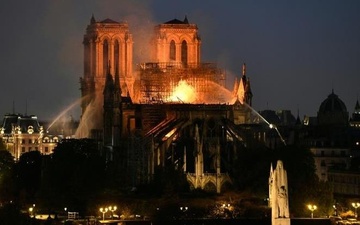 Hang loat ty phu Phap do tien xay dung lai Nha tho Duc Ba Paris hinh anh
