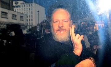 Nha sang lap Wikileaks doi mat muc an len toi 175 nam tu tai My hinh anh